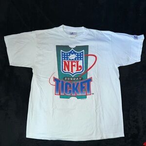 -Vintage 1996 NFL SUNDAY TICKET TEE SHIRT
-Size LARGE
